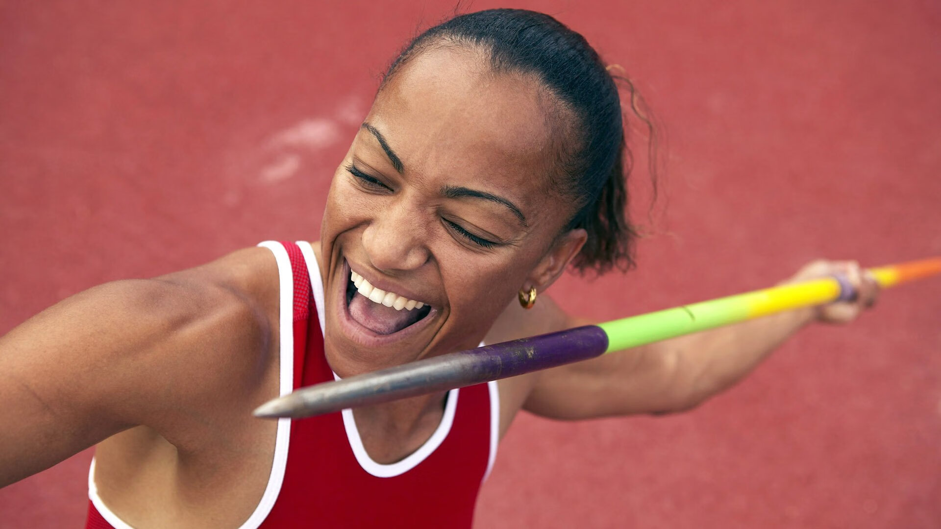 广东队防守端表现稳健有效限制对方攻势,广东队的打法